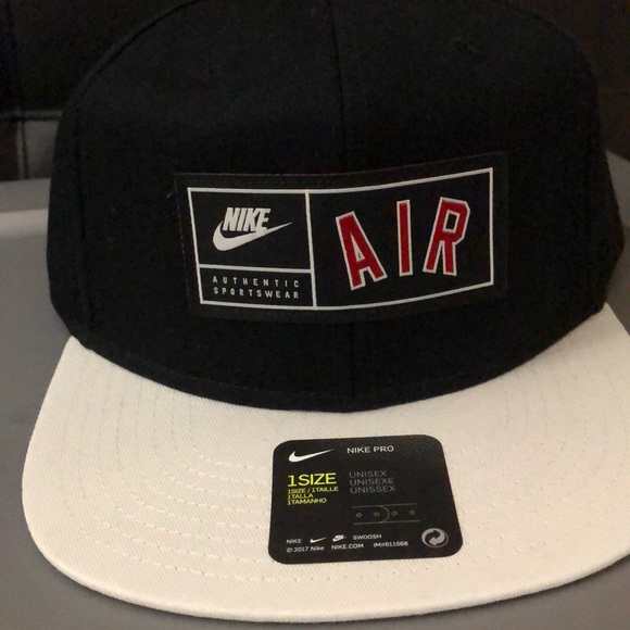 white nike snapback